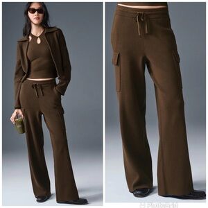 Alo Scholar Knit High-Waist Cargo Pant in Espresso New with Tags!